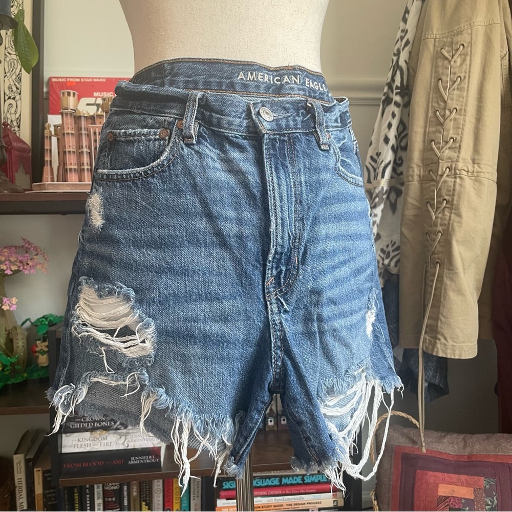 AE 90s boyfriend short